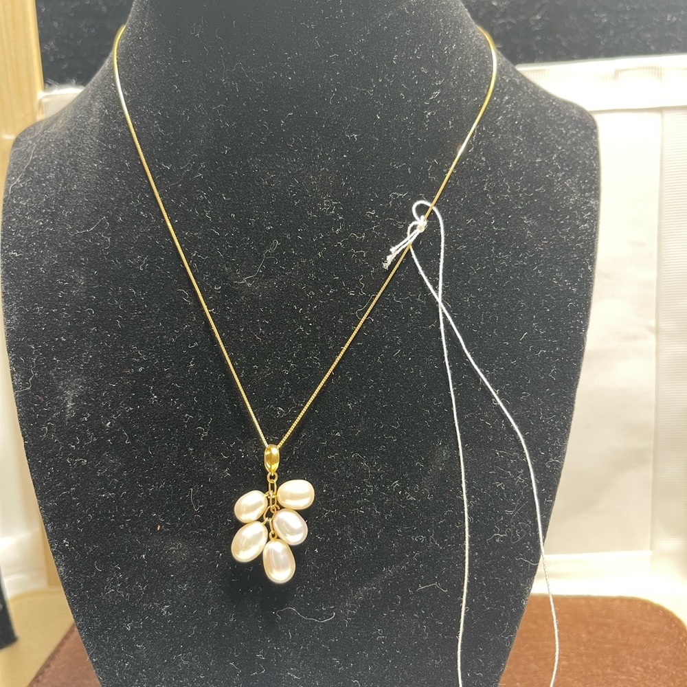 18 k Necklace with Akoya Pearl Pendant size 16